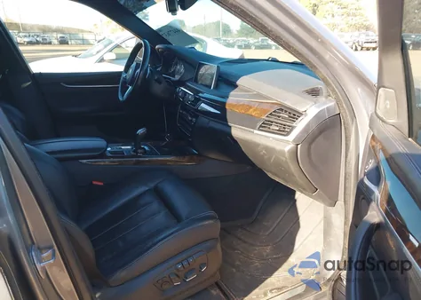 2015 BMW X5 xDrive50I z USA, uszkodzony, nr VIN 5UXKR6C57F0J77175